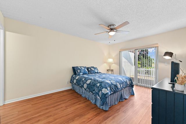 8515 Lake Point Court, Lake Worth, FL 33467