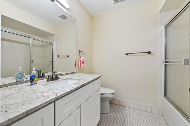 8515 Lake Point Court, Lake Worth, FL 33467