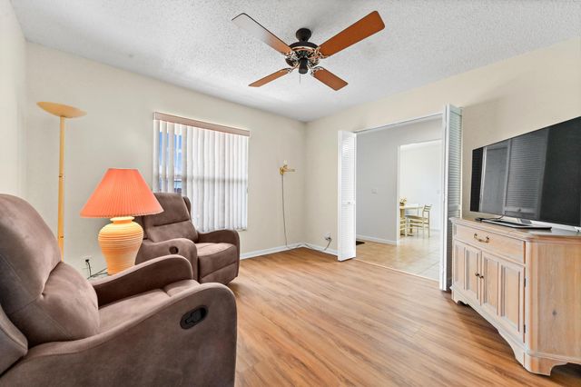 8515 Lake Point Court, Lake Worth, FL 33467