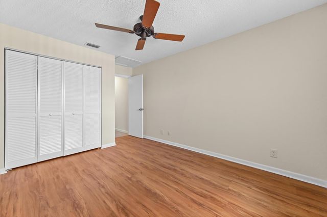 8515 Lake Point Court, Lake Worth, FL 33467