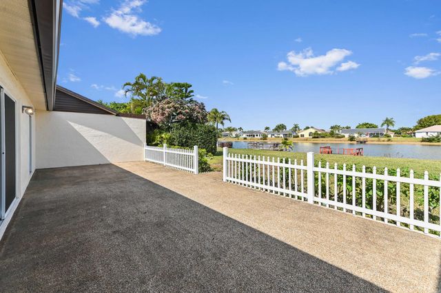 8515 Lake Point Court, Lake Worth, FL 33467