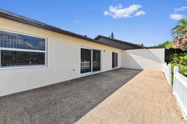 8515 Lake Point Court, Lake Worth, FL 33467