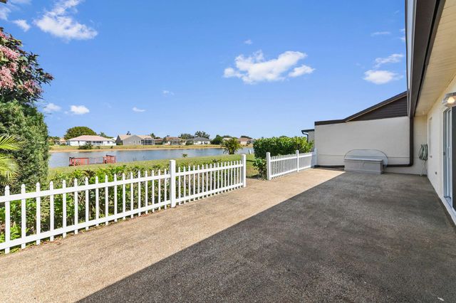 8515 Lake Point Court, Lake Worth, FL 33467