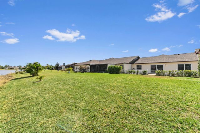 8515 Lake Point Court, Lake Worth, FL 33467