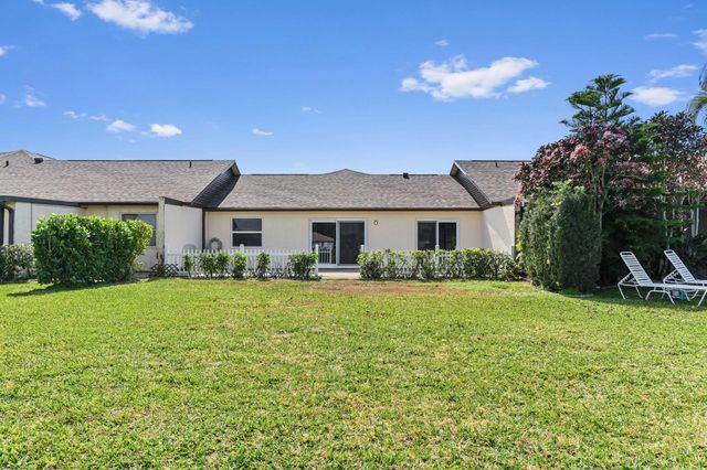 8515 Lake Point Court, Lake Worth, FL 33467