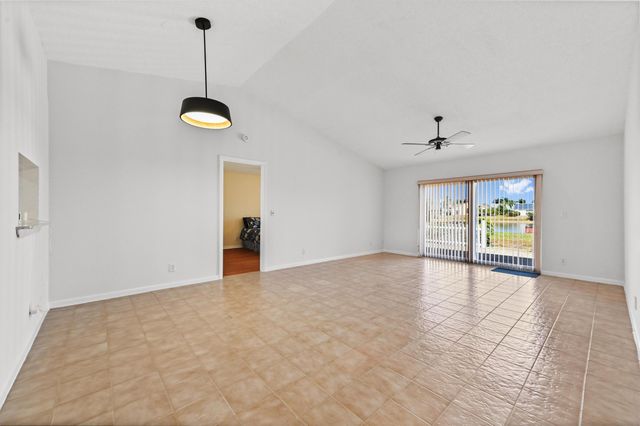 8515 Lake Point Court, Lake Worth, FL 33467