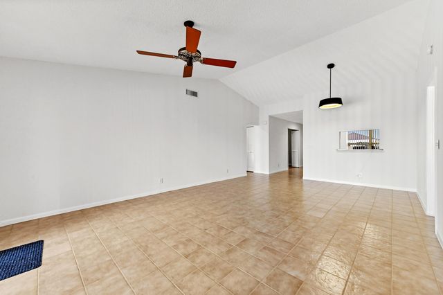 8515 Lake Point Court, Lake Worth, FL 33467