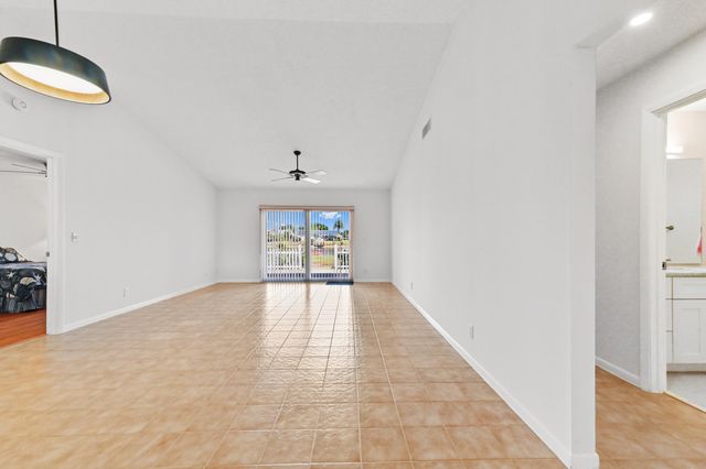 8515 Lake Point Court, Lake Worth, FL 33467