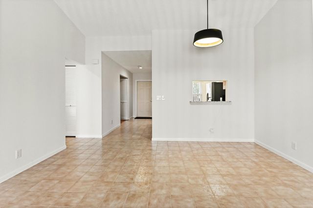 8515 Lake Point Court, Lake Worth, FL 33467