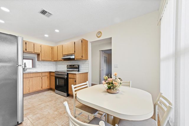 8515 Lake Point Court, Lake Worth, FL 33467