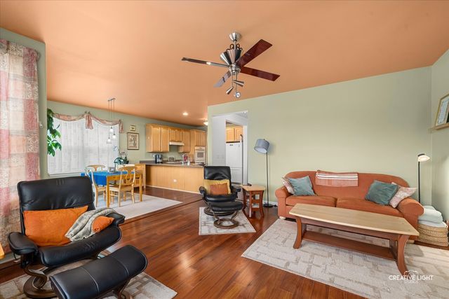 577 Cardinal Avenue, Oswego, IL 60543