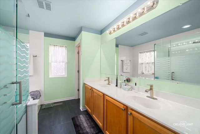 577 Cardinal Avenue, Oswego, IL 60543