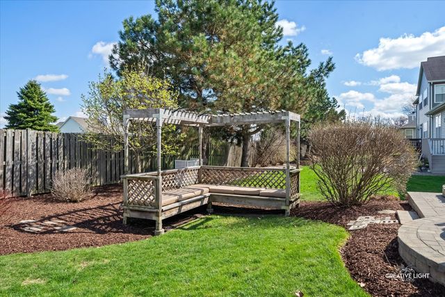 577 Cardinal Avenue, Oswego, IL 60543