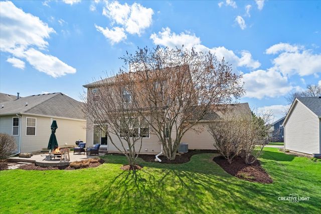 577 Cardinal Avenue, Oswego, IL 60543