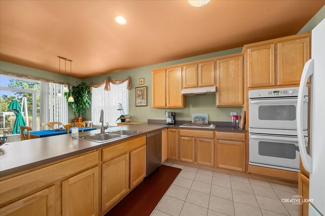 577 Cardinal Avenue, Oswego, IL 60543