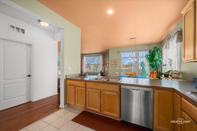 577 Cardinal Avenue, Oswego, IL 60543