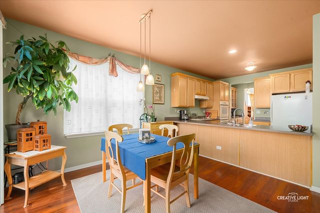 577 Cardinal Avenue, Oswego, IL 60543