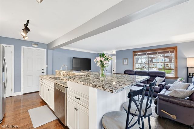24024 E Oakland Road, Bay Village, OH 44140