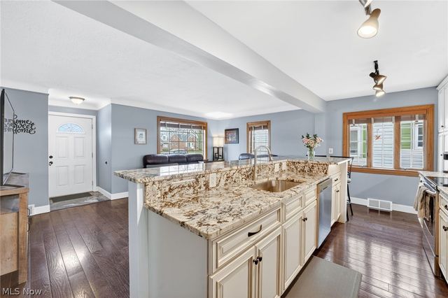 24024 E Oakland Road, Bay Village, OH 44140
