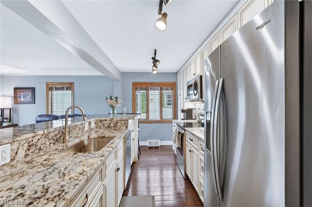 24024 E Oakland Road, Bay Village, OH 44140