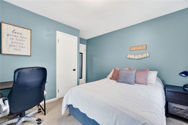 24024 E Oakland Road, Bay Village, OH 44140