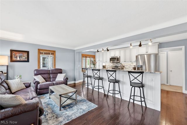24024 E Oakland Road, Bay Village, OH 44140