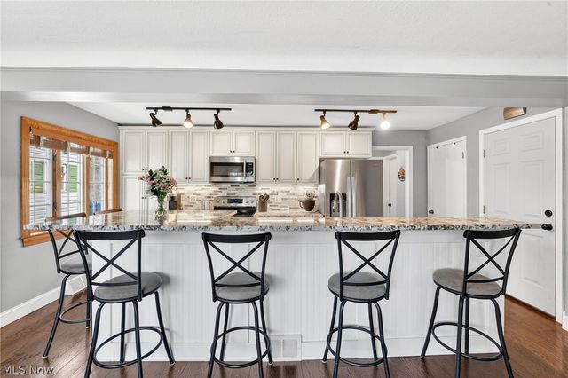 24024 E Oakland Road, Bay Village, OH 44140