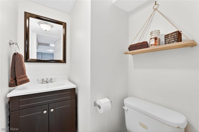 24024 E Oakland Road, Bay Village, OH 44140
