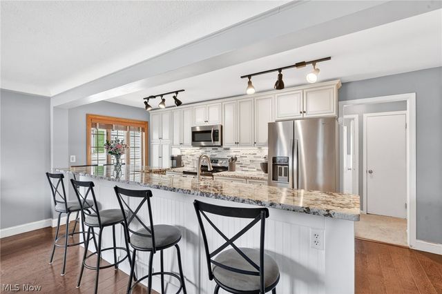 24024 E Oakland Road, Bay Village, OH 44140