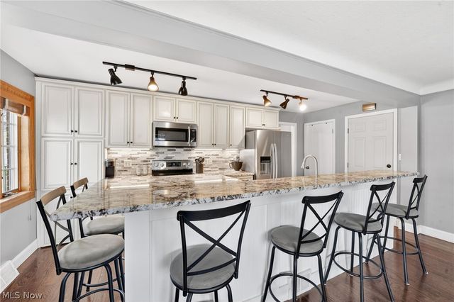 24024 E Oakland Road, Bay Village, OH 44140