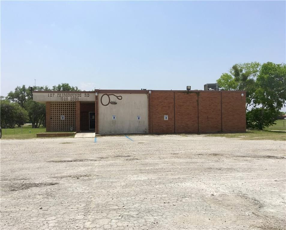 127 Fairgrounds Rd., Refugio, TX 78377 — exterior