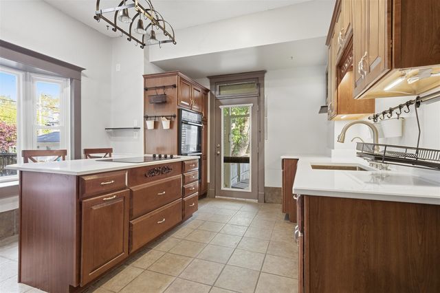 1209 N Clinton Boulevard, Bloomington, IL 61701