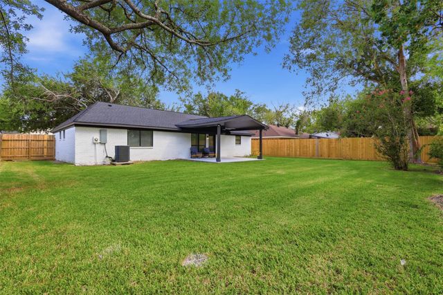 2506 Elm Hollow Street, Pearland, TX 77581