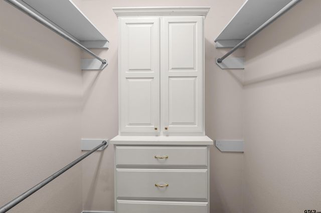 2322 Dietz Ln, Tyler, TX 75701