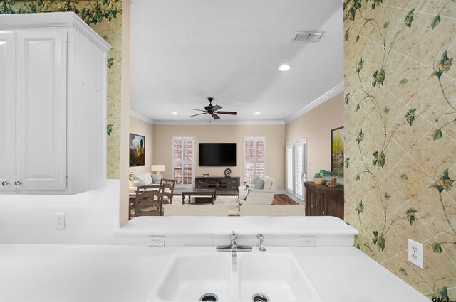 2322 Dietz Ln, Tyler, TX 75701