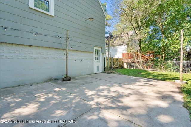617 Irvington Avenue, Lansing, MI 48910