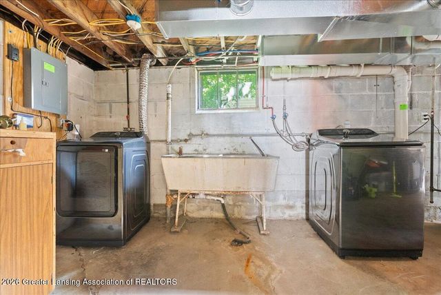 617 Irvington Avenue, Lansing, MI 48910