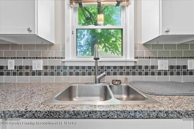 617 Irvington Avenue, Lansing, MI 48910