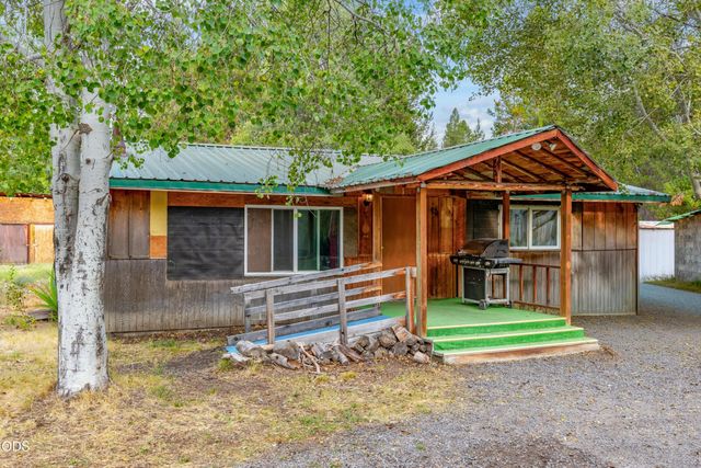 52555 Center Drive, La Pine, OR 97739
