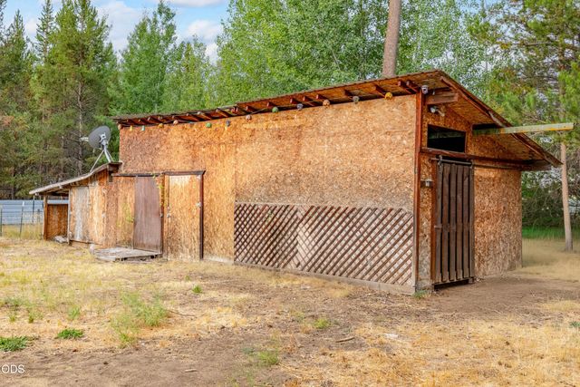 52555 Center Drive, La Pine, OR 97739