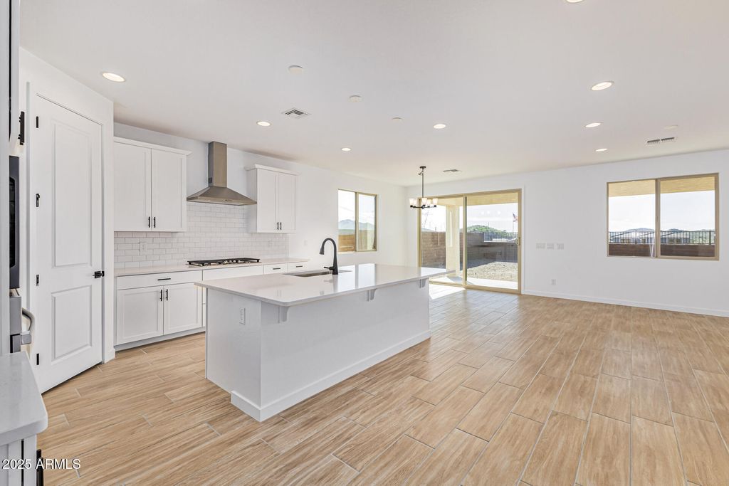16931 W DESERT Lane, Goodyear, AZ 85338 — photo 2