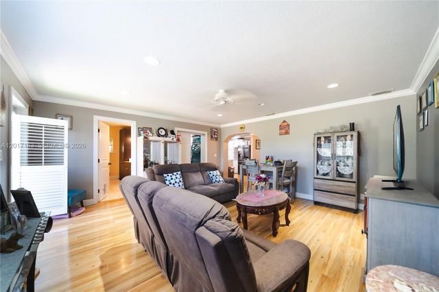 6472 Pierce St, Hollywood, FL 33024