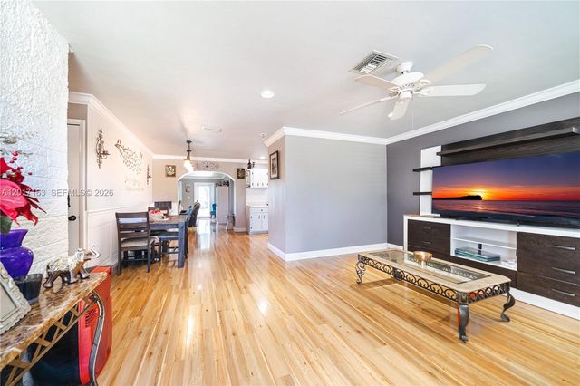 6472 Pierce St, Hollywood, FL 33024