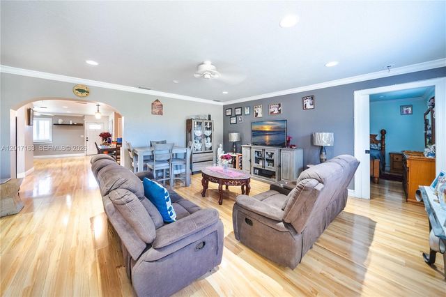 6472 Pierce St, Hollywood, FL 33024