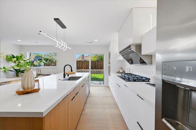 10305 Norwich Avenue, Cupertino, CA 95014