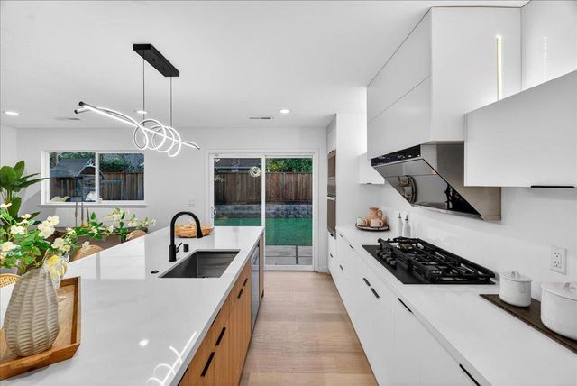 10305 Norwich Avenue, Cupertino, CA 95014