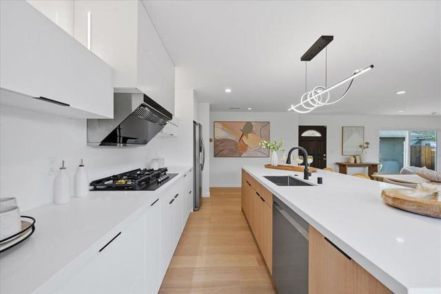 10305 Norwich Avenue, Cupertino, CA 95014