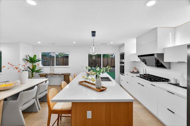 10305 Norwich Avenue, Cupertino, CA 95014