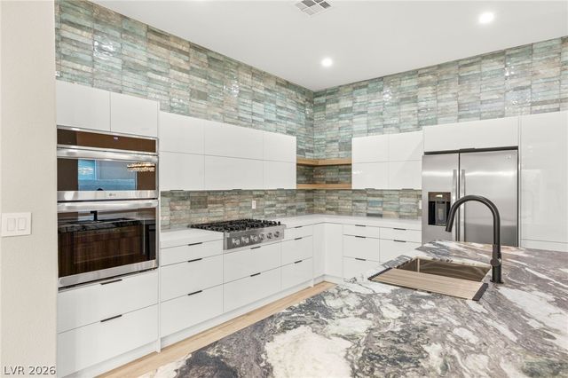 1605 Shadow Rock Drive, Las Vegas, NV 89117