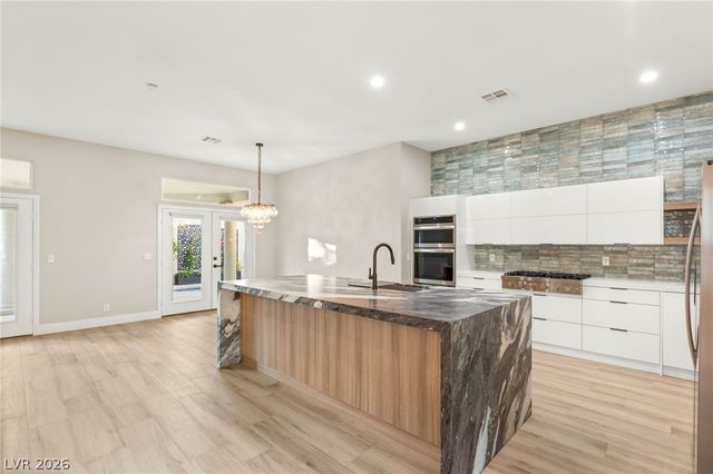 1605 Shadow Rock Drive, Las Vegas, NV 89117